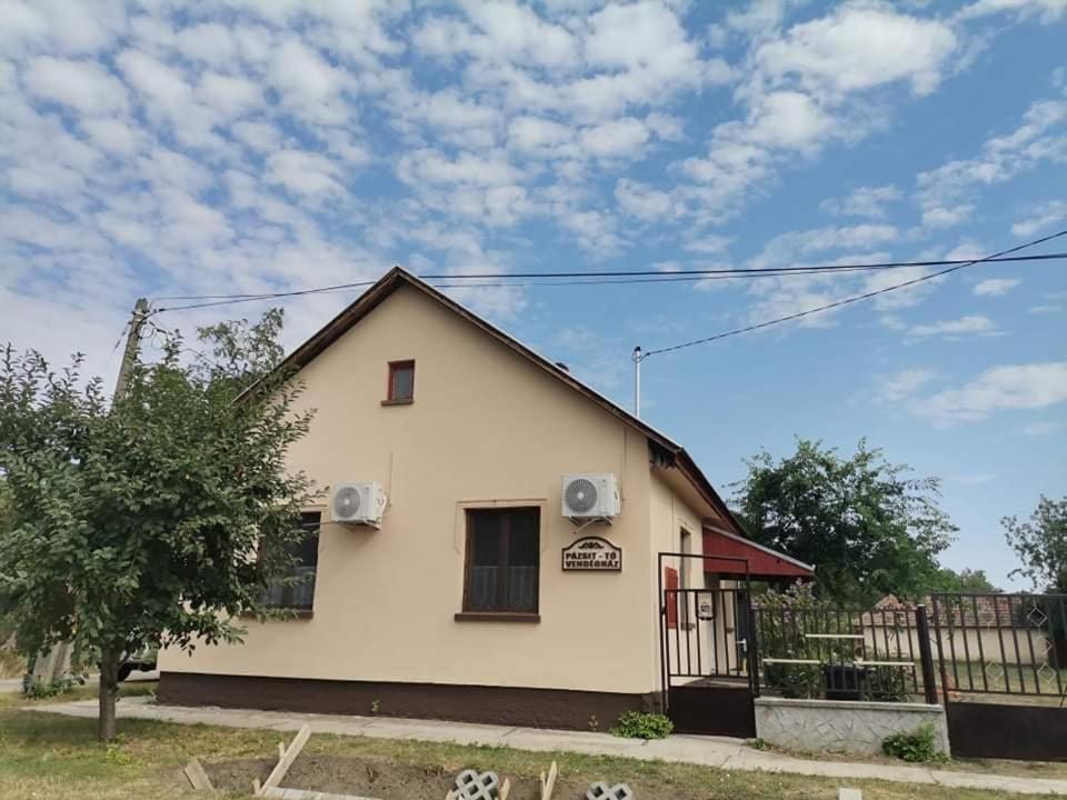 Pázsit-tó Vendégház Békésszentandrás Esterno foto